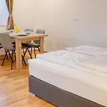 Apartma Domacija Kveder *