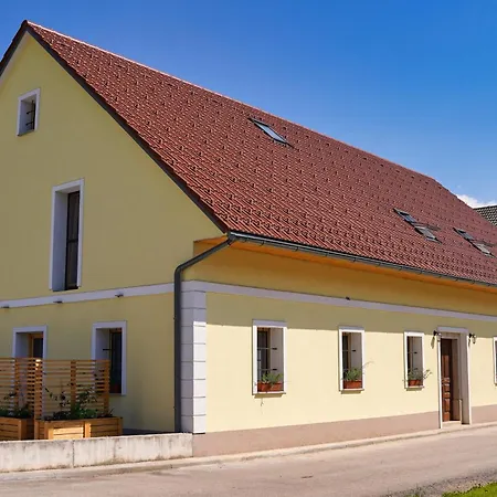 Domacija Kveder * 戈雷尼斯卡地区采尔克列