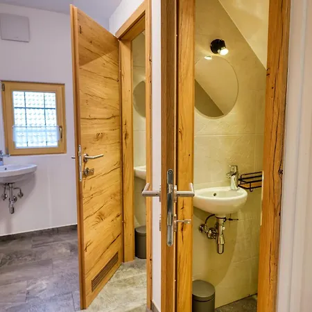 アパート Domacija Kveder