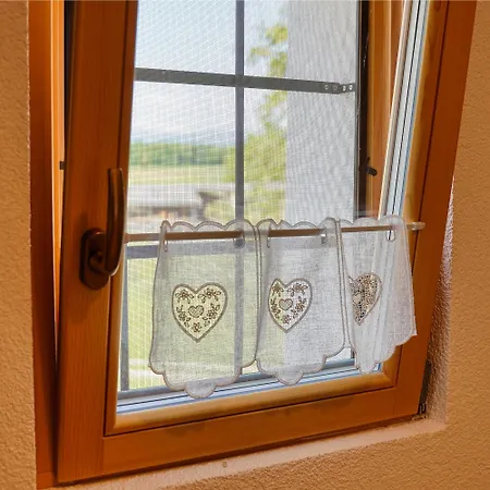 Domacija Kveder アパート ツェルクニェ・ナ・ゴレニスケム