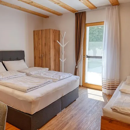 Domacija Kveder アパート