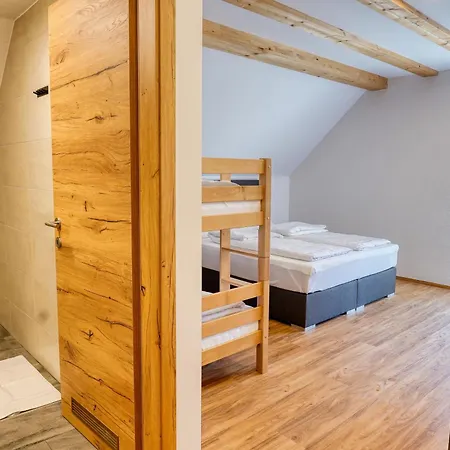 Domacija Kveder ツェルクニェ・ナ・ゴレニスケム